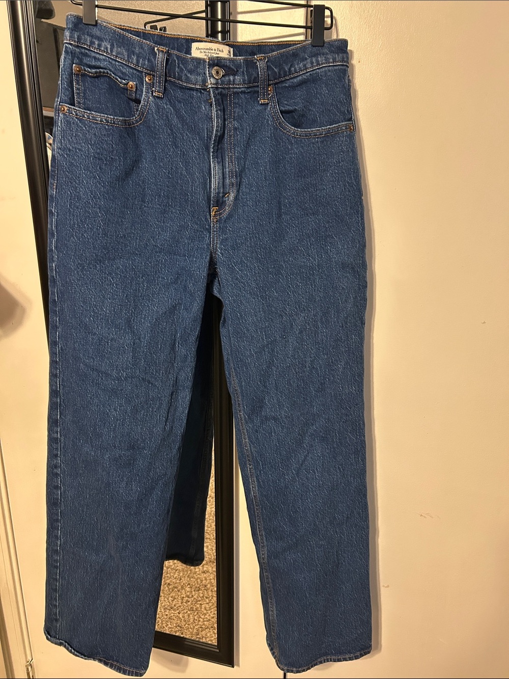 Abercrombie & Fitch High-Rise Wide Leg Jeans in Dark Blue - Picture 2 of 2